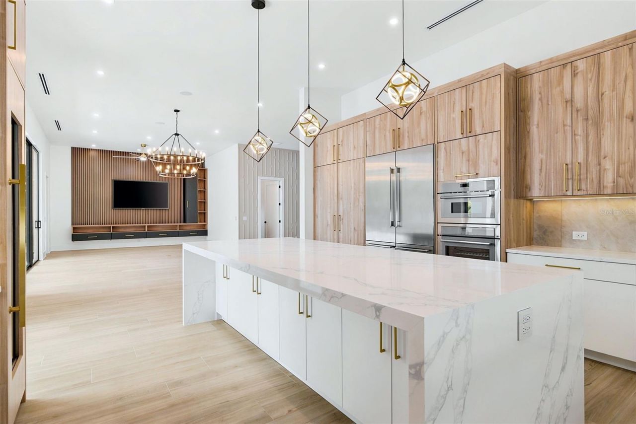1870 Jasmine Drive, Sarasota, FL 34239 Photo