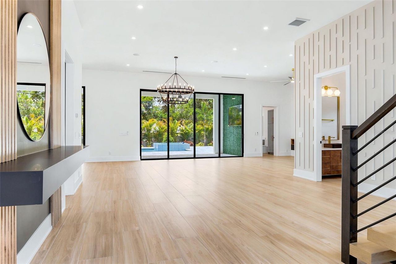 1870 Jasmine Drive, Sarasota, FL 34239 Photo