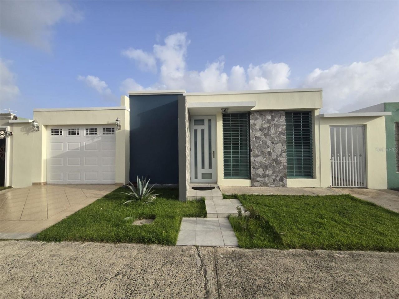 K17 Calle Amistad, Las Piedras, PR 00771 Main Photo