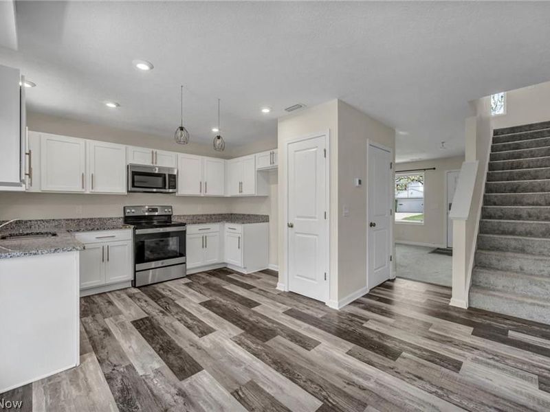 189 Alexander Drive, Elyria, OH 44035 Photo 4