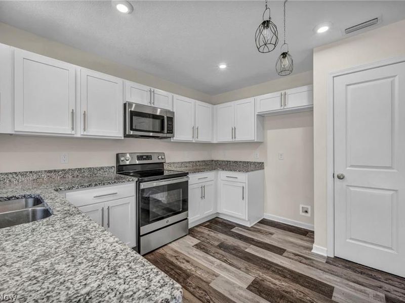 189 Alexander Drive, Elyria, OH 44035 Photo 5
