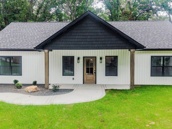 352 Pulley St , Erin, TN 37061
