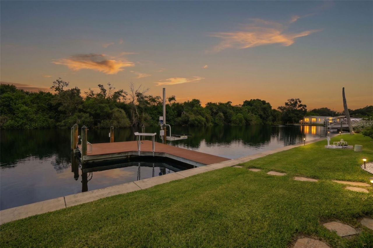 6825 Mount Orange Drive Ne, Unit 390, Saint Petersburg, FL 33702 Photo