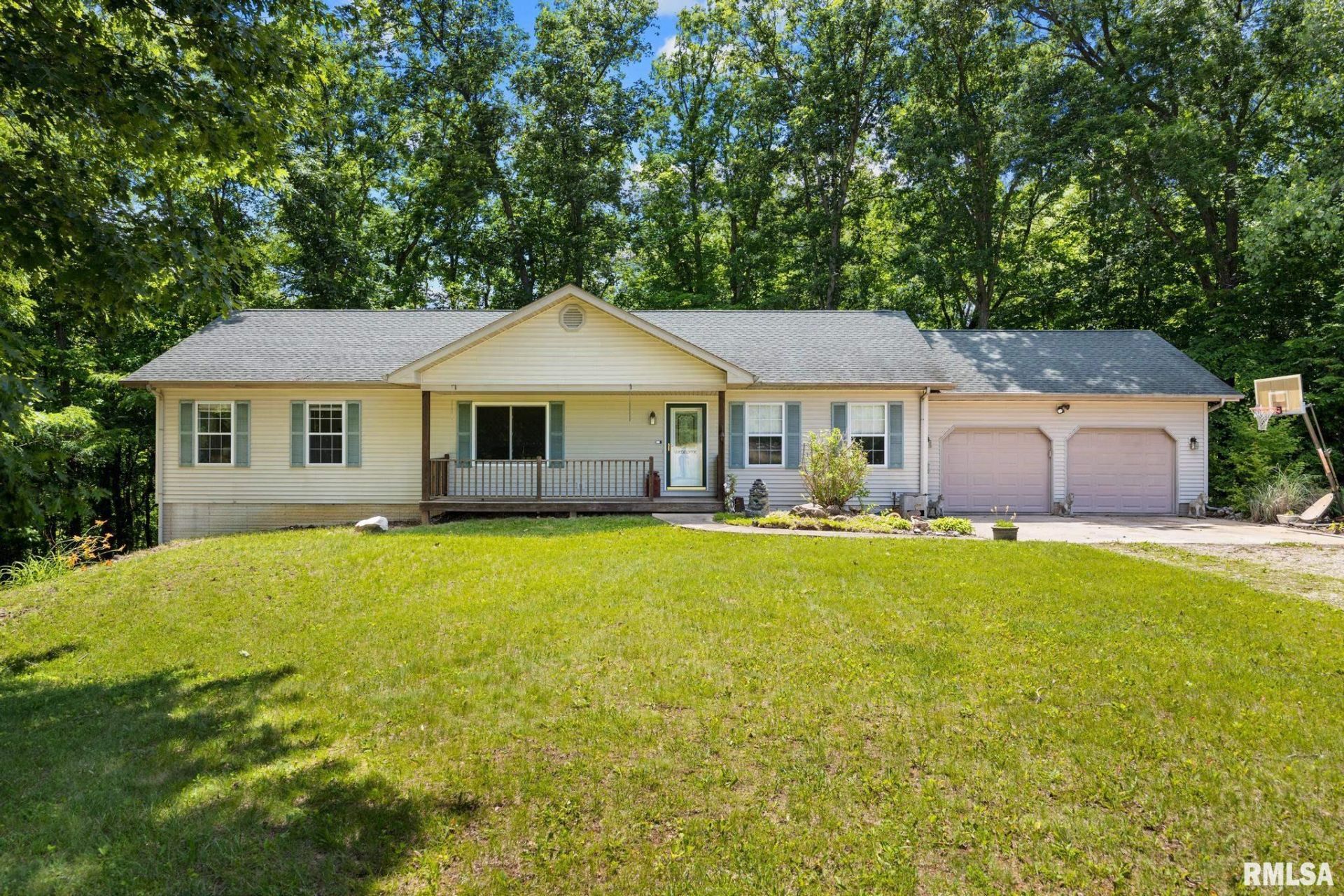 660 N Pleasant Hill Road, East Peoria, IL 61611 Main Photo