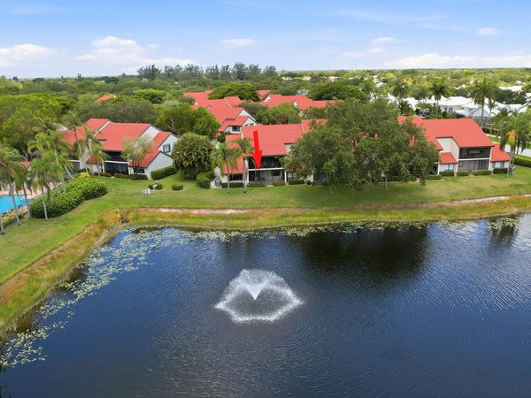 22 Lexington Lane W, Unit D, Palm Beach Gardens, FL 33418