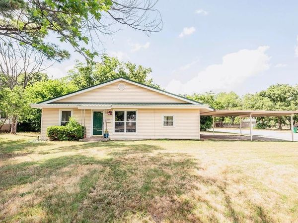 509 E Cedar Street , Nocona, TX 76255