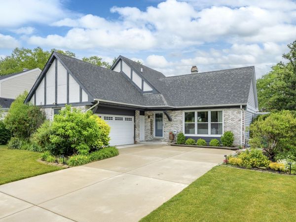 791 THOMPSON Boulevard , Buffalo Grove, IL 60089