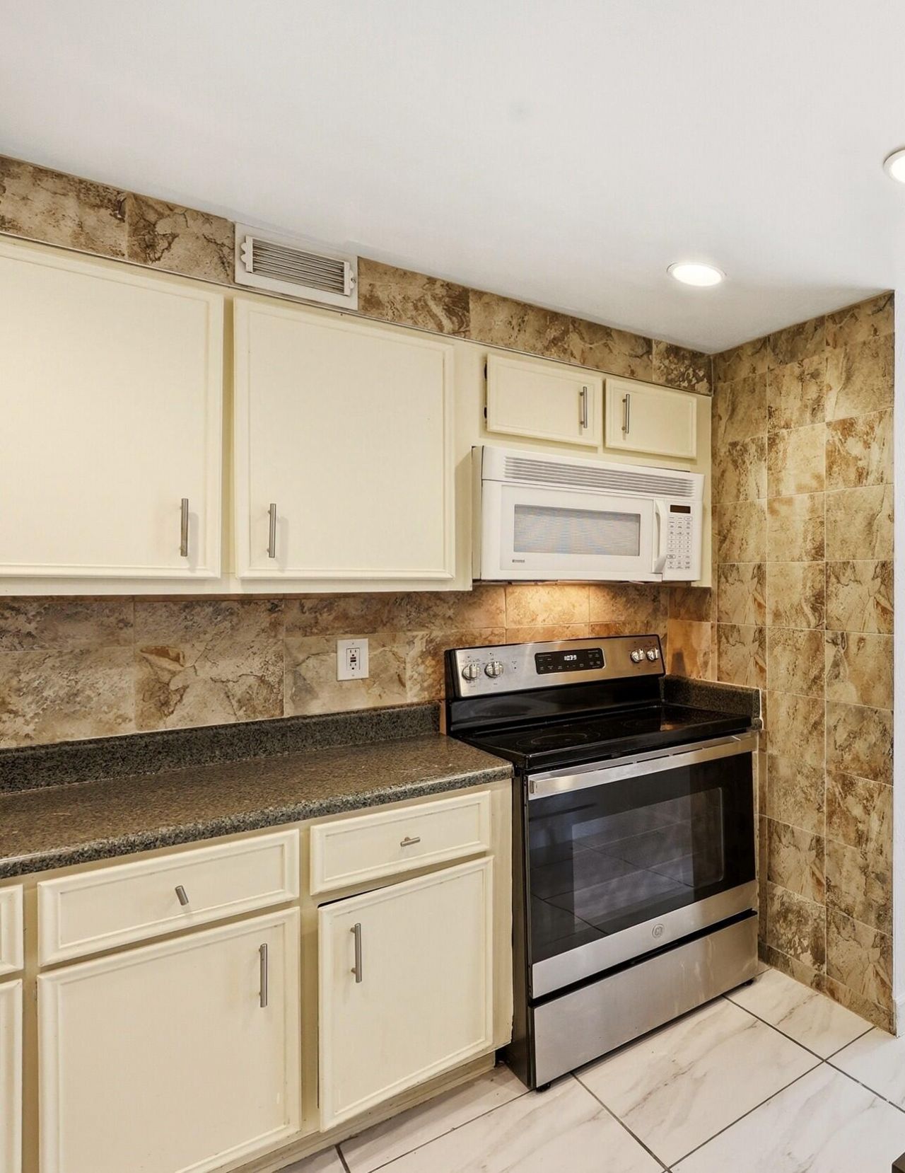 401 Golden Isles Drive, Unit 602, Hallandale Beach, FL 33009 Photo