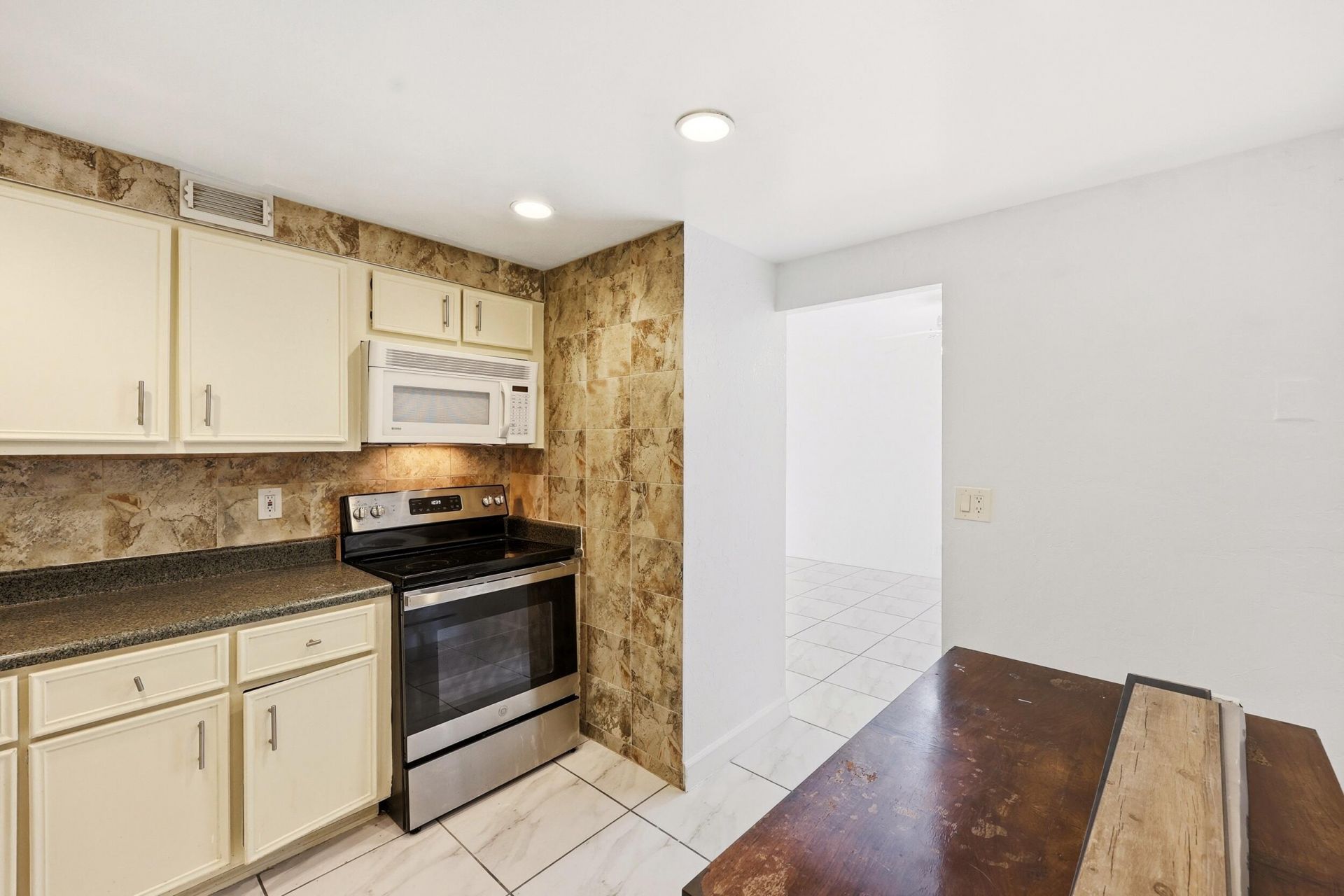 401 Golden Isles Drive, Unit 602, Hallandale Beach, FL 33009 Photo