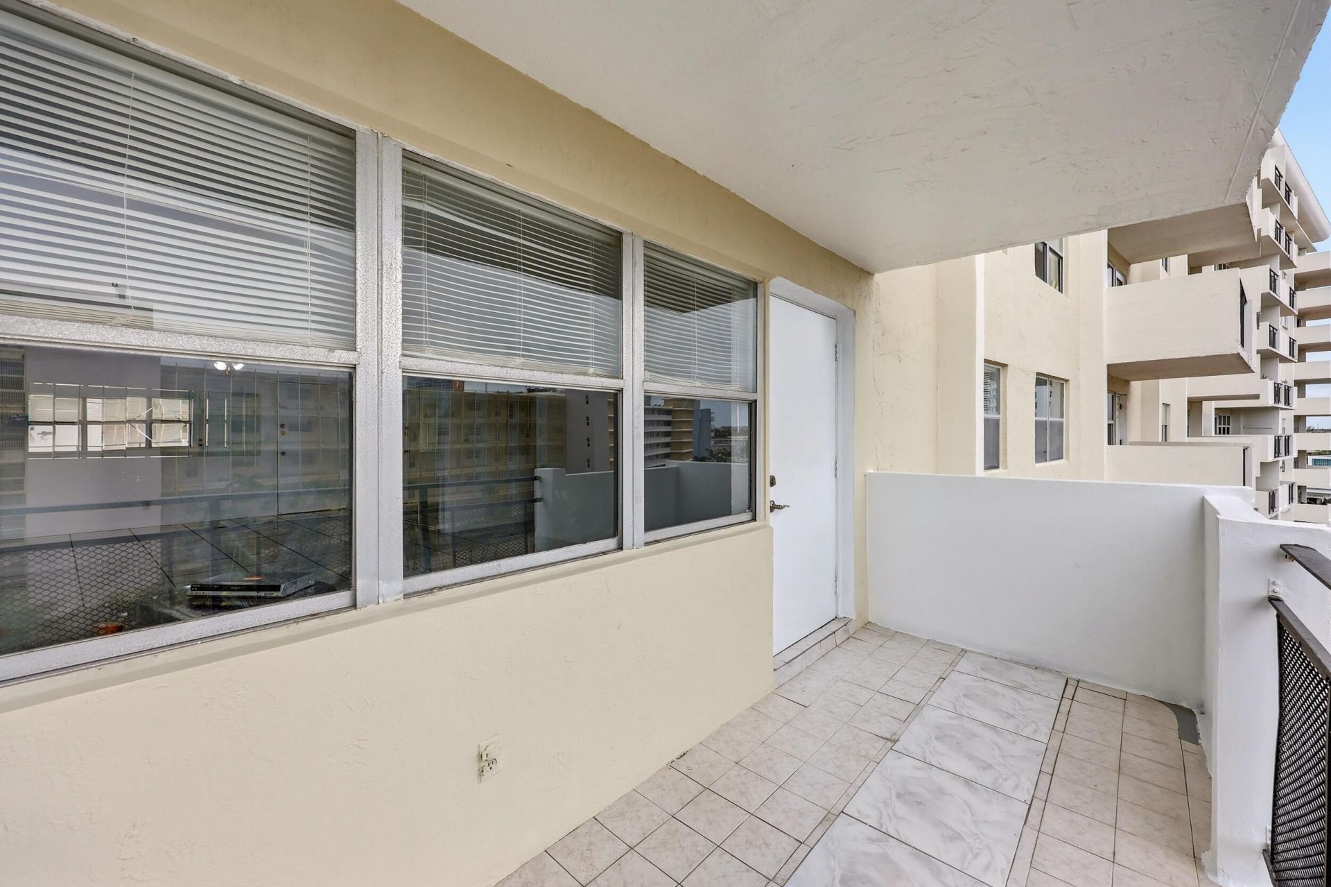 401 Golden Isles Drive, Unit 602, Hallandale Beach, FL 33009 Photo