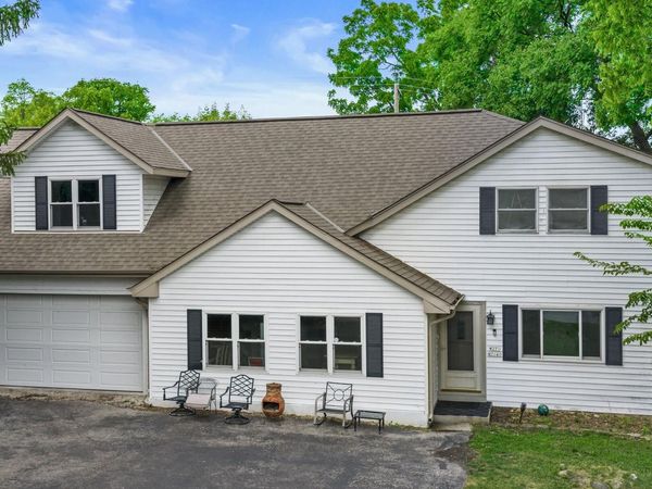 W271N2641 Pear Tree Ln, Pewaukee, WI 53072