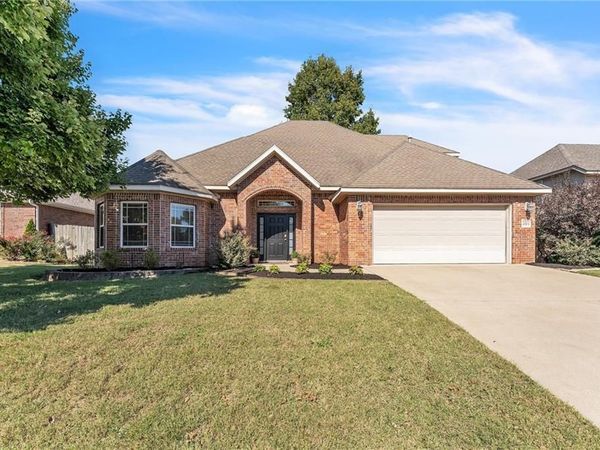5703 W Casey Drive, Rogers, AR 72758