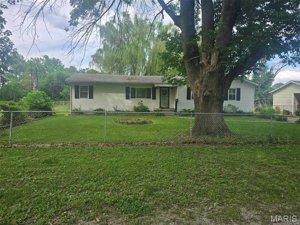 5223 Gay Avenue , East St Louis, IL 62207