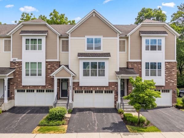 862 W Chase Lane , Palatine, IL 60067