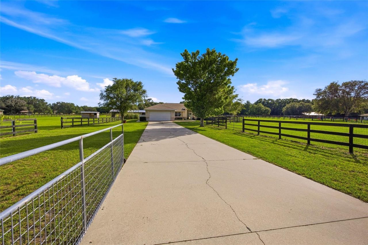 19630 SE 15th Place , Morriston, FL 32668 Photo