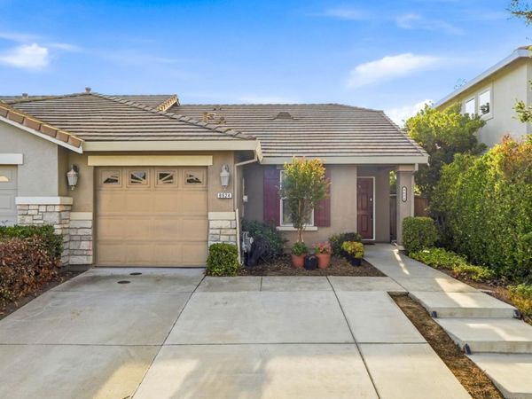 8624 W Wing Dr, Elk Grove, CA 95758
