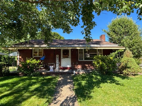 316 Pine Dr , Aliquippa, PA 15001
