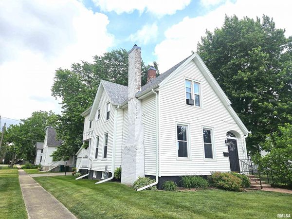 753 N Prairie Street, Galesburg, IL 61401