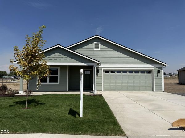 242 SE Peppermint Loop, Unit 18, Culver, OR 97734