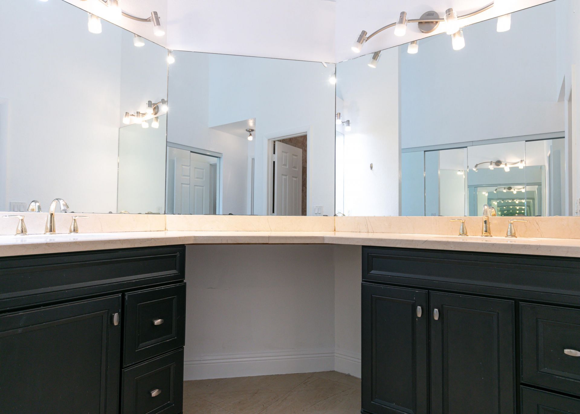 3530 Magellan Circle, Unit 613, Aventura, FL 33180 Photo