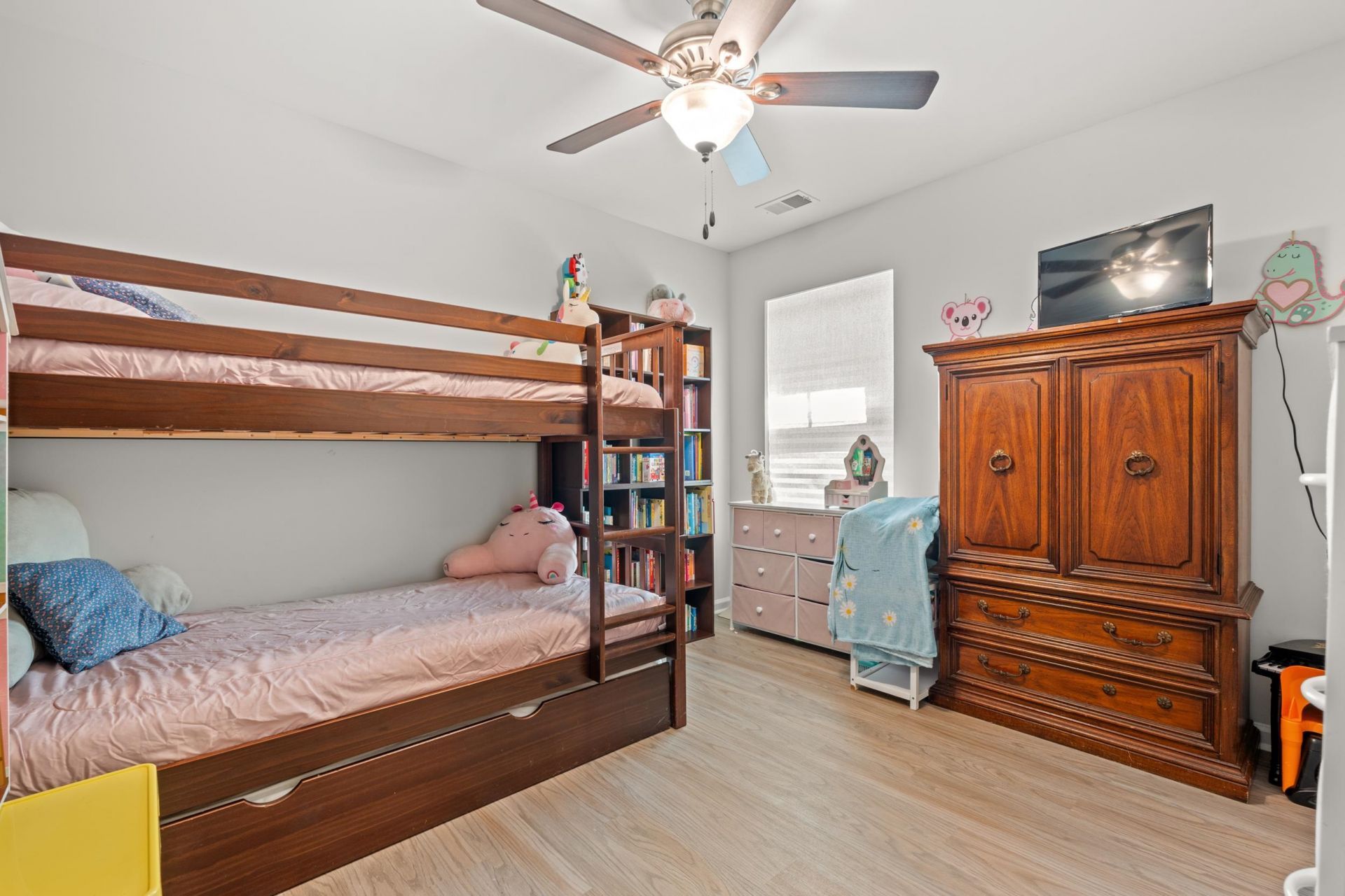 136 Queens Cove Place Photo 10