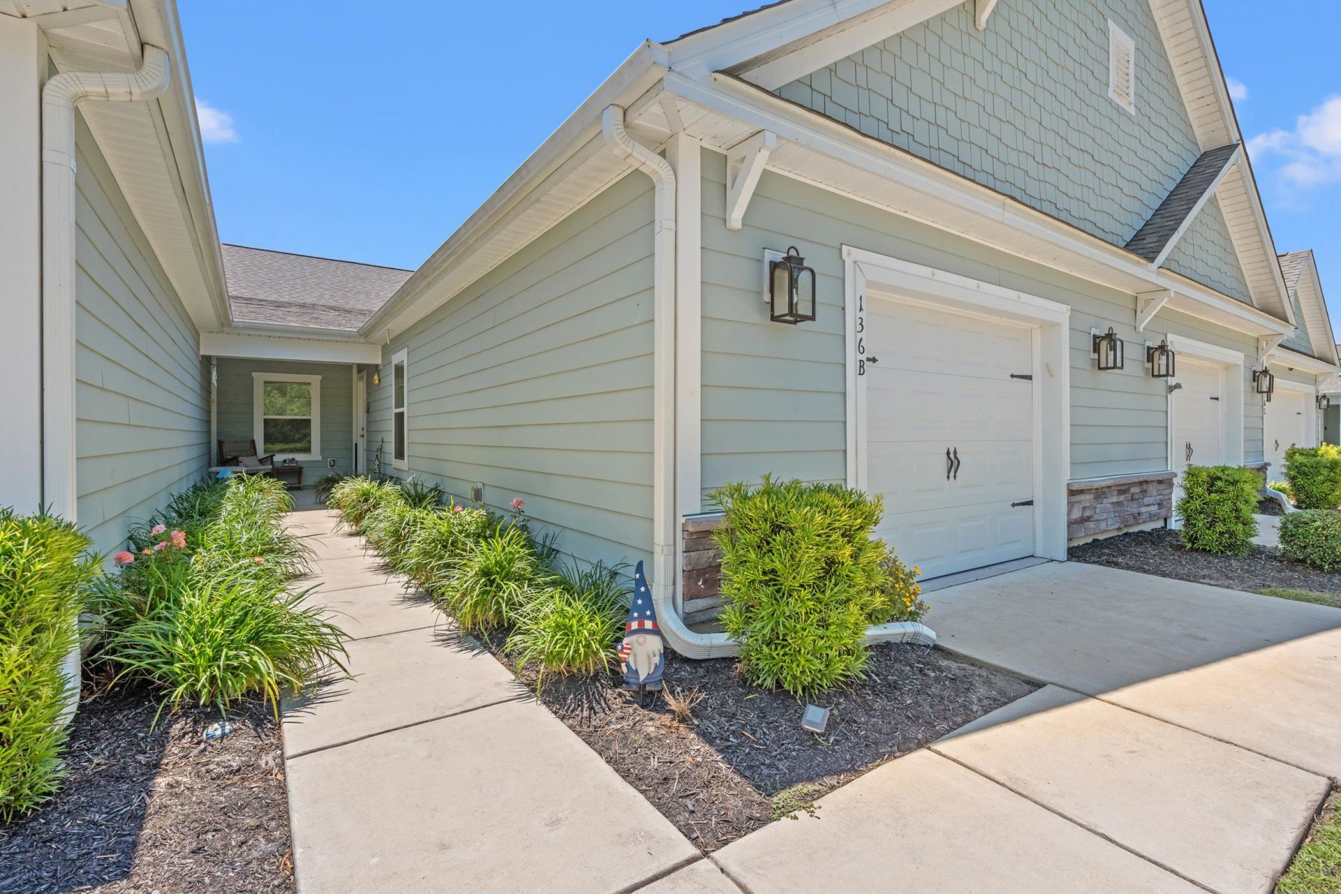 136 Queens Cove Place Photo 13