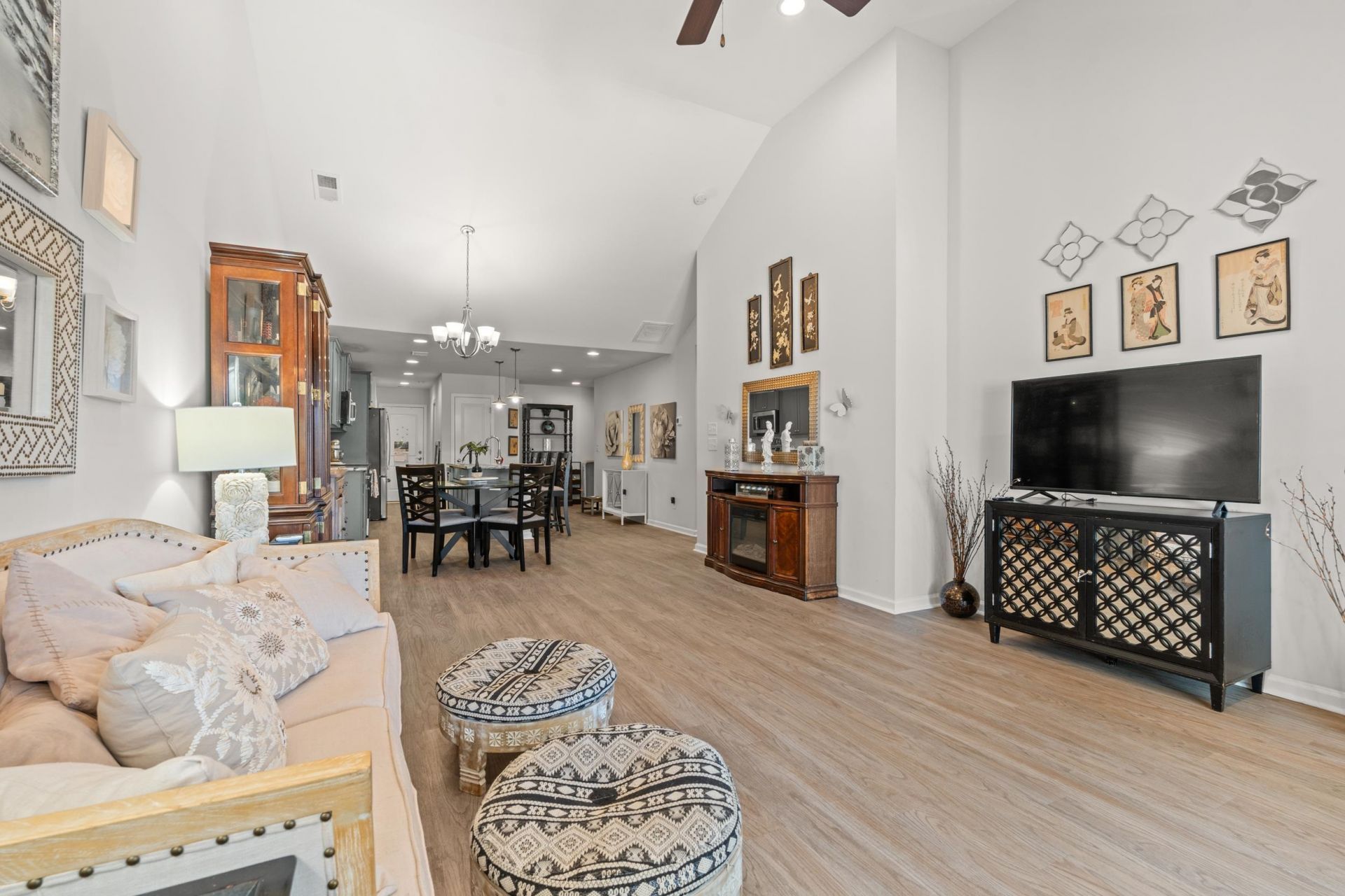 136 Queens Cove Place  Photo 13