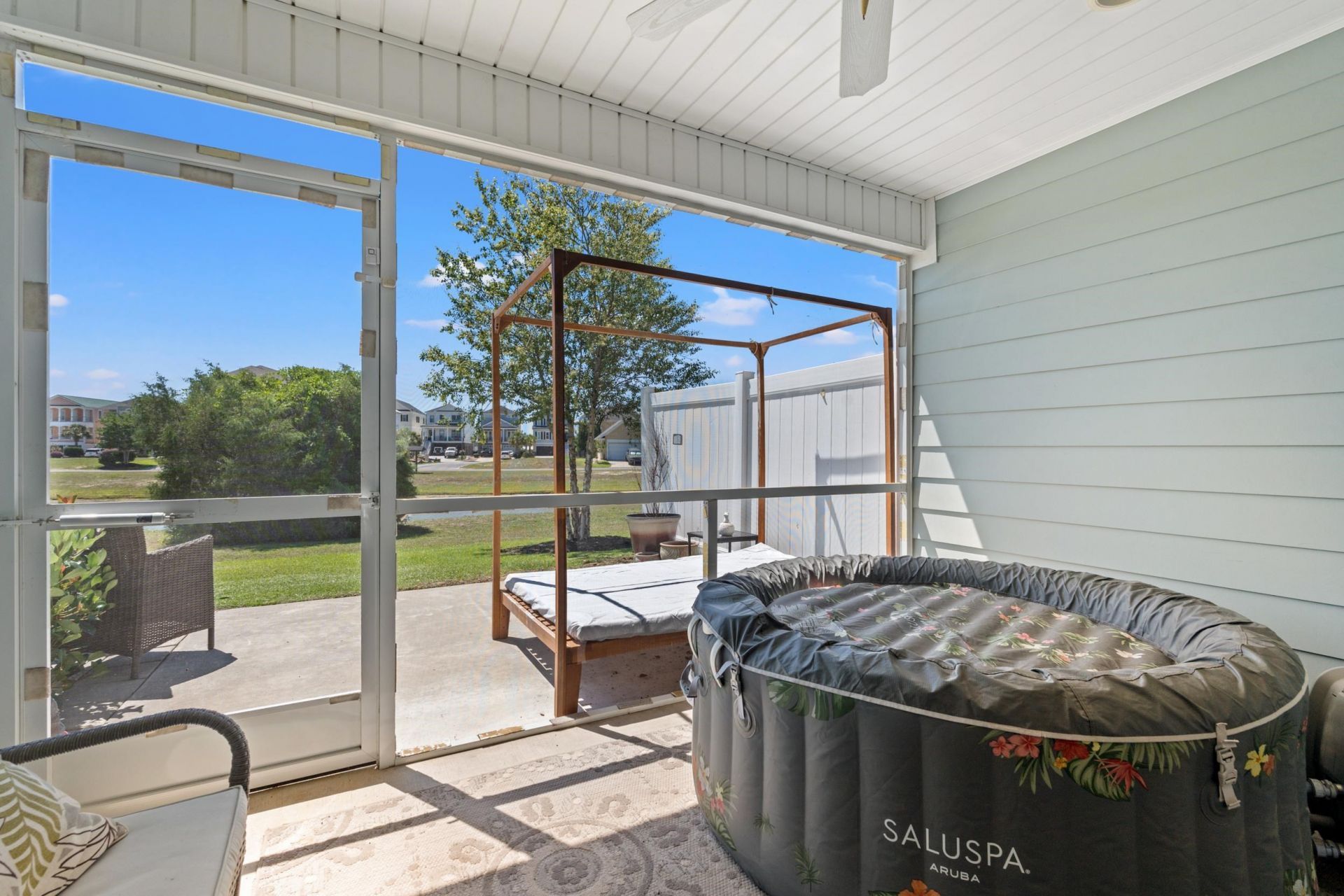 136 Queens Cove Place  Photo 15