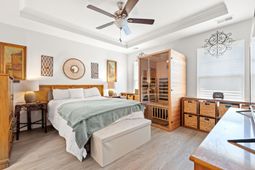 136 Queens Cove Place photo 4