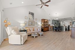 136 Queens Cove Place  photo 4