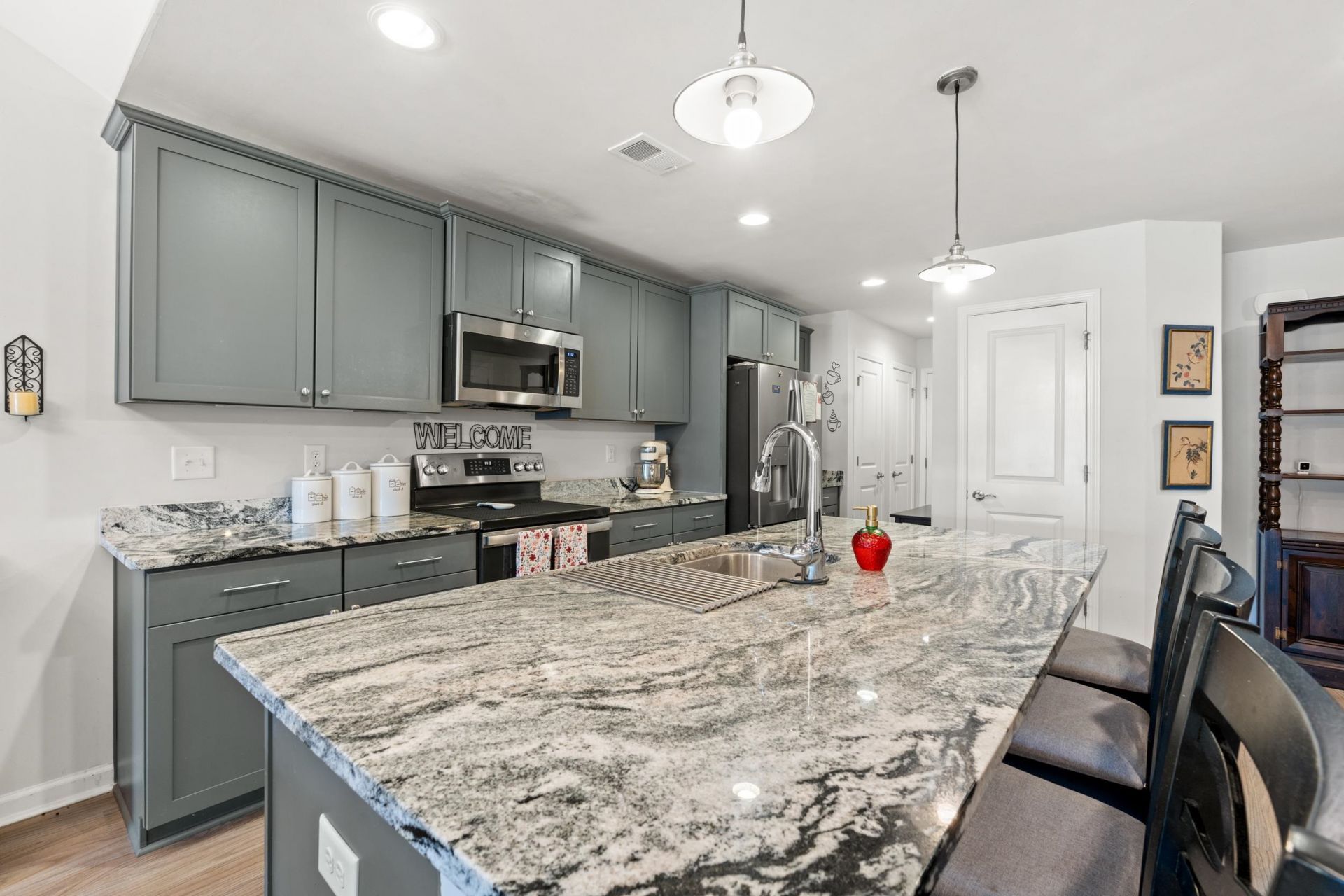 136 Queens Cove Place  Photo 8