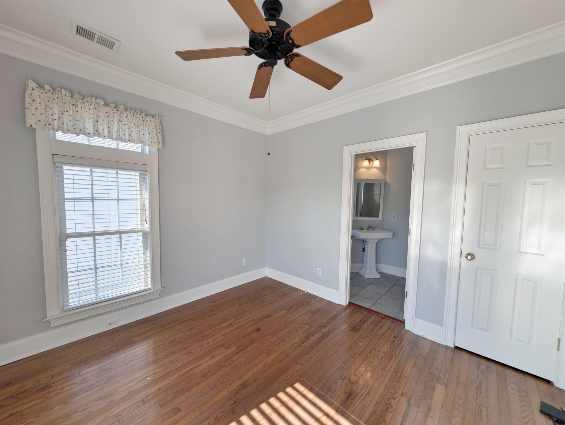 136 Cottage Ct.  Photo 32