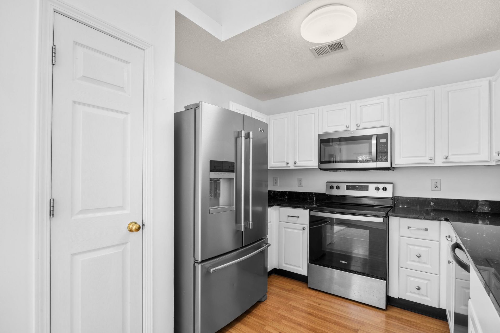 5019 Sandlake Ct.  Photo 7