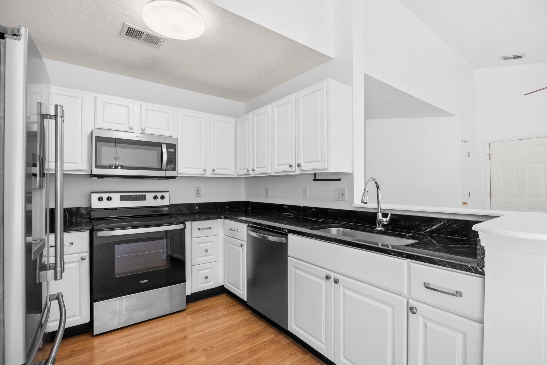 5019 Sandlake Ct.  Photo 8