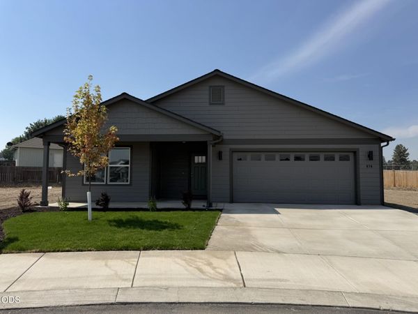 676 NE Rickenbacker Road, Unit 142, Madras, OR 97741