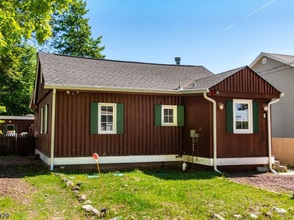 5 Sewell Rd, West Milford, NJ 07421