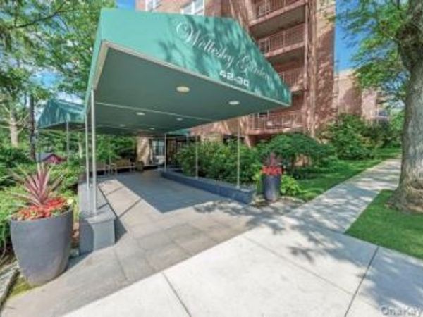 42-30 Douglaston Parkways, Unit 5K, Douglaston, NY 11363