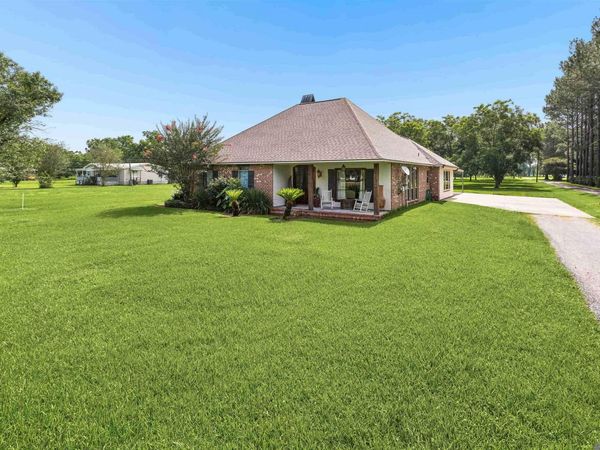 3003 Oakland Rd, Lakeland, LA 70752