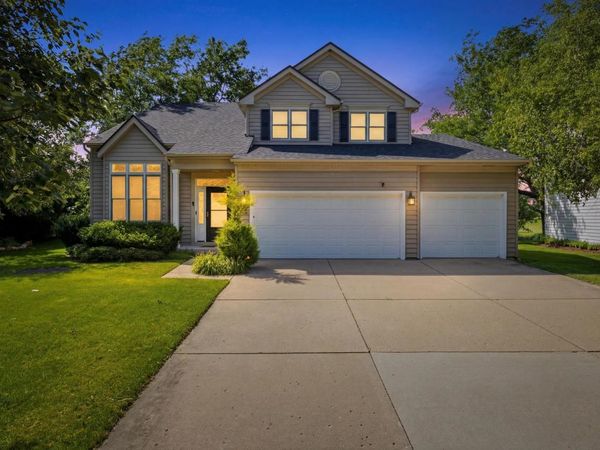 2560 Westminster Lane, Aurora, IL 60506