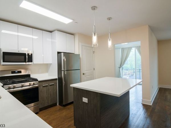479 Valley St, Unit 202, Maplewood, NJ 07040
