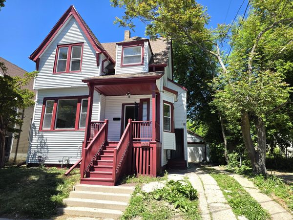 1212 W Chambers St, Milwaukee, WI 53206