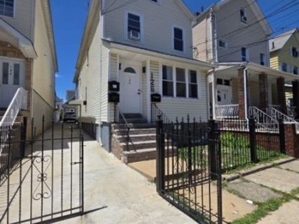 126 Smith St, Elizabeth, NJ 07201