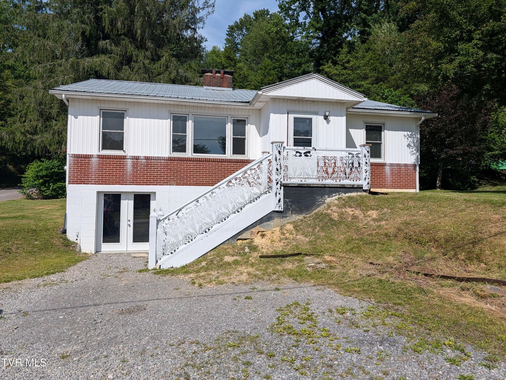 235 Southeast Glade Street, Wise, VA 24293 Main Photo
