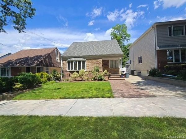24841 Thebes Avenue , Little Neck, NY 11362