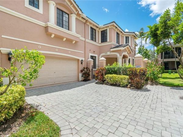 2692 Center Ct Drive, Unit 2-32, Weston, FL 33332