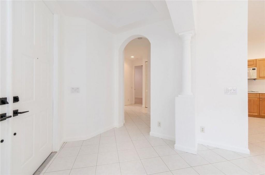 2692 Center Ct Drive, Unit 2-32, Weston, FL 33332 Photo
