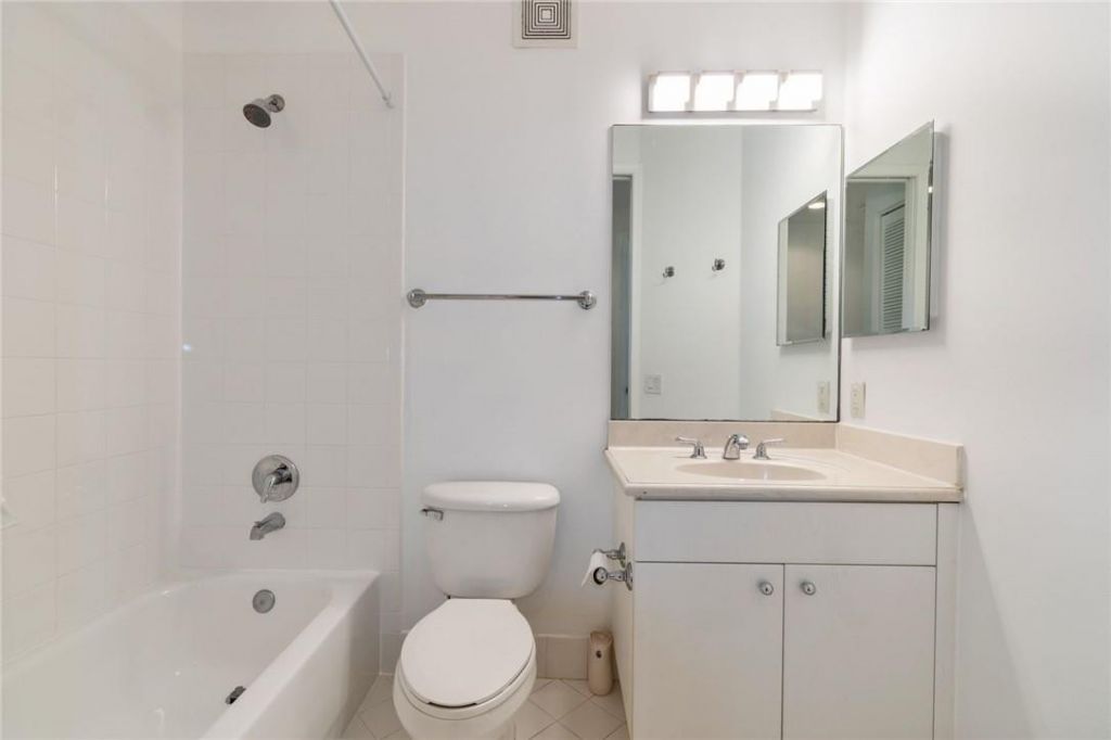 2692 Center Ct Drive, Unit 2-32, Weston, FL 33332 Photo