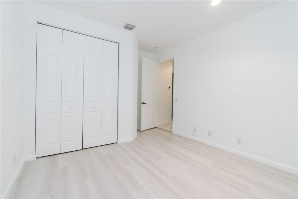2692 Center Ct Drive, Unit 2-32, Weston, FL 33332 Photo