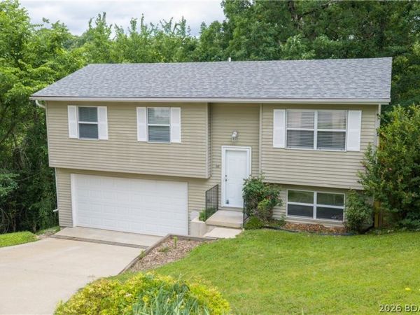 401 Christopher Dr , Camdenton, MO 65020