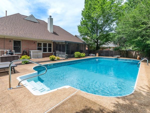 8934 FOREST BREEZE DR, Cordova, TN 38018